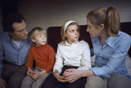 Dad (Stefano Accorsi), left
brother Fran�ois (Benjamin Feuillet)
Anna (Nina Kervel) 
Marie (Julie Depardieu)
in BLAME IT ON FIDEL
Photo: Koch Lorber Films